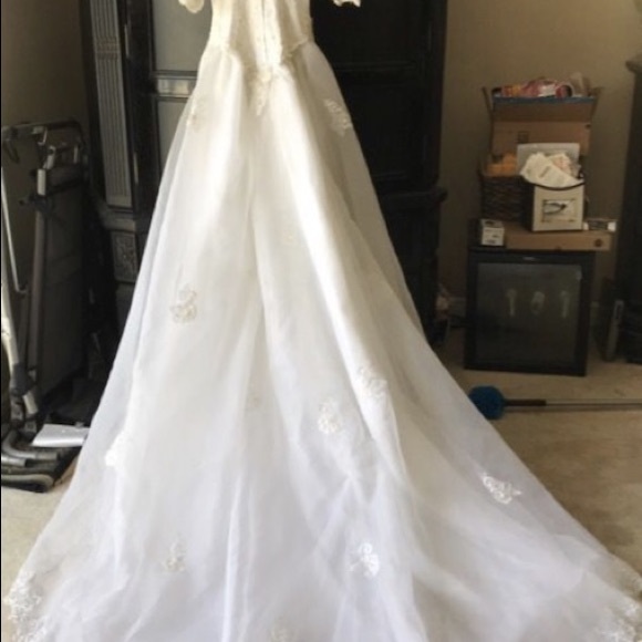 Wedding dress + veil! Wear as is or use the material to make your dream dress!💕 - Picture 2 of 14